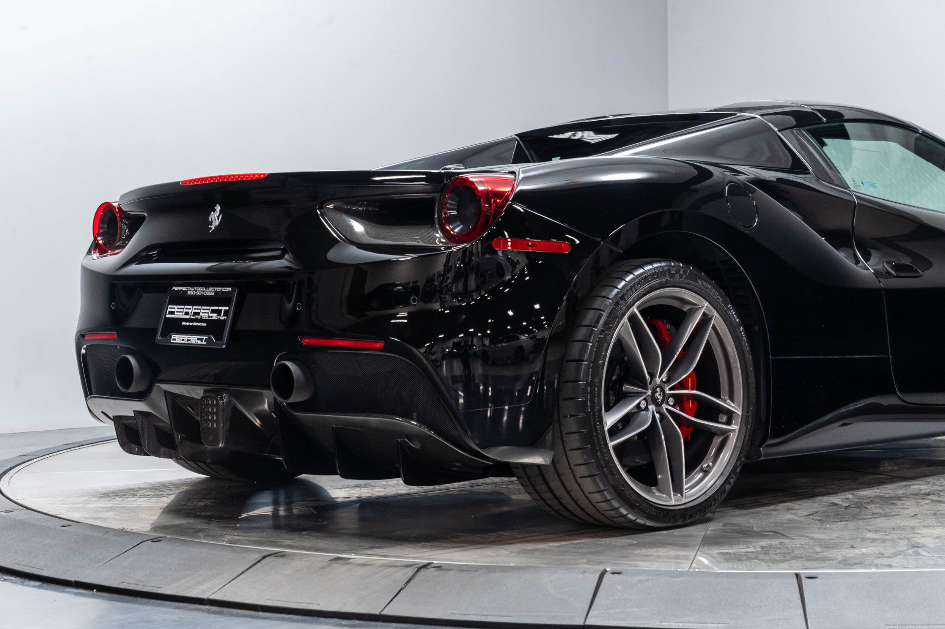 Used 2016 Ferrari 488 Spider RWD image 19