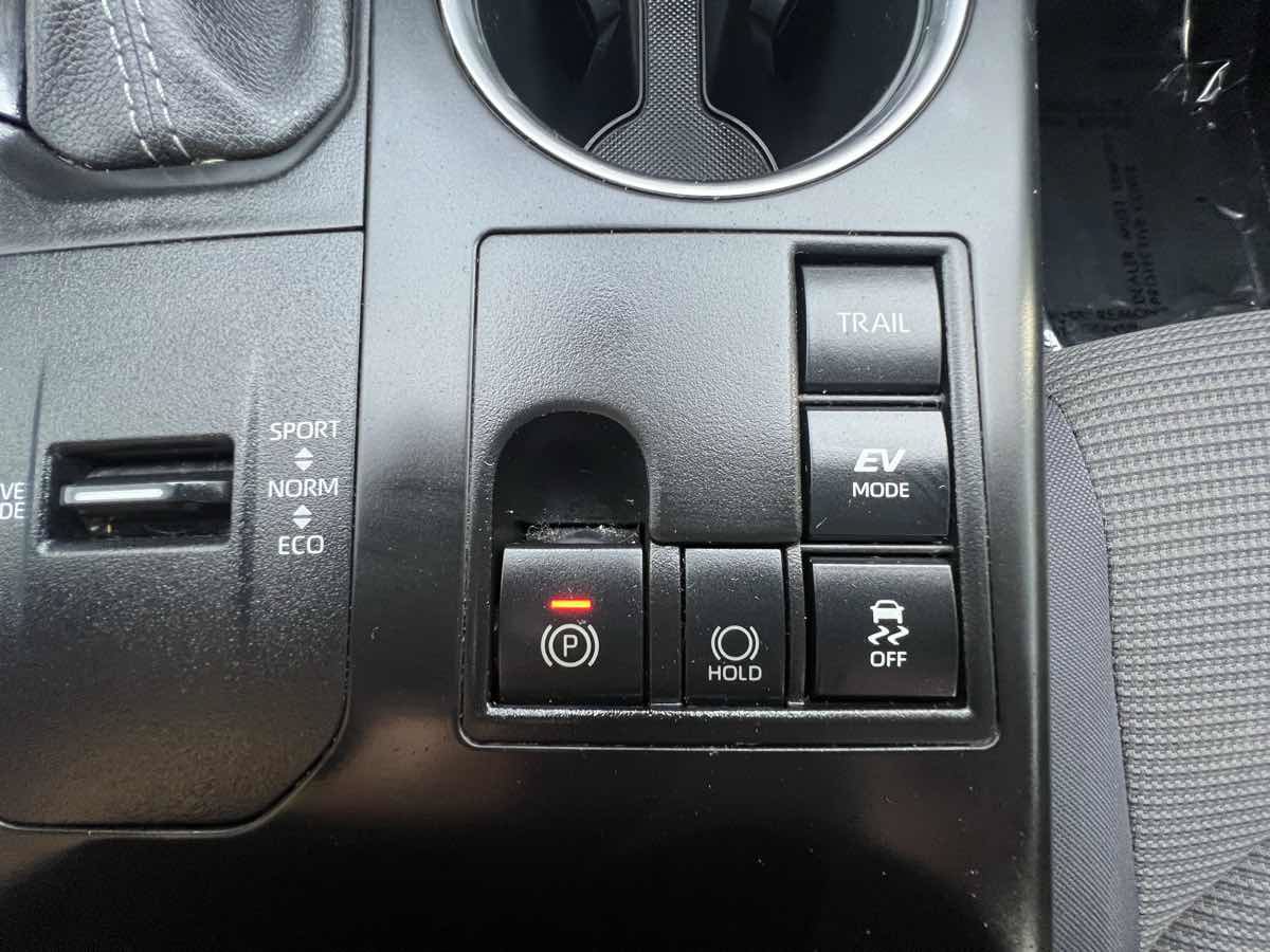 Used 2023 Toyota Highlander LE AWD/4WD image 24