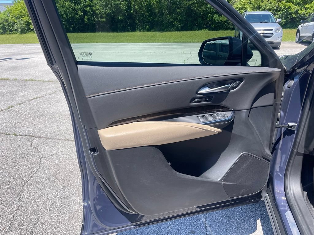 Used 2025 Cadillac XT4 Premium Luxury w/ Technology Package FWD image 14