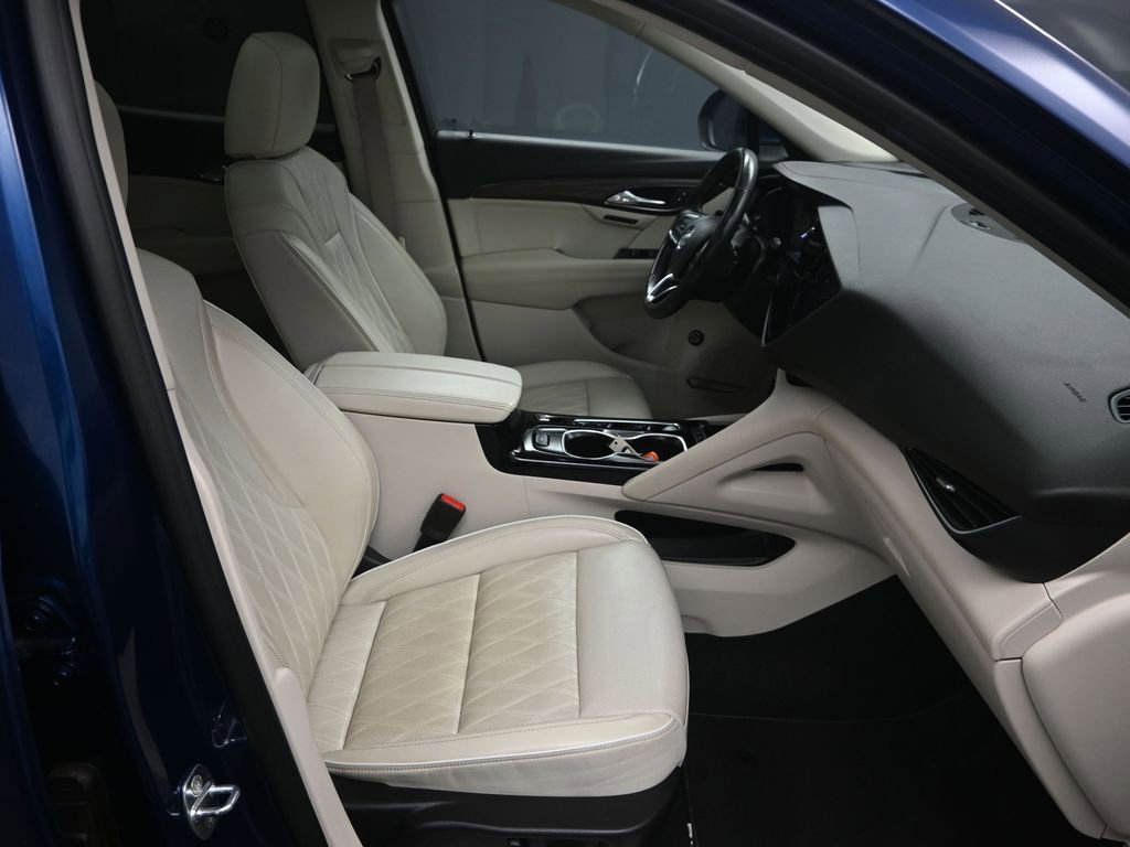 Used 2023 Buick Envision Avenir image 38