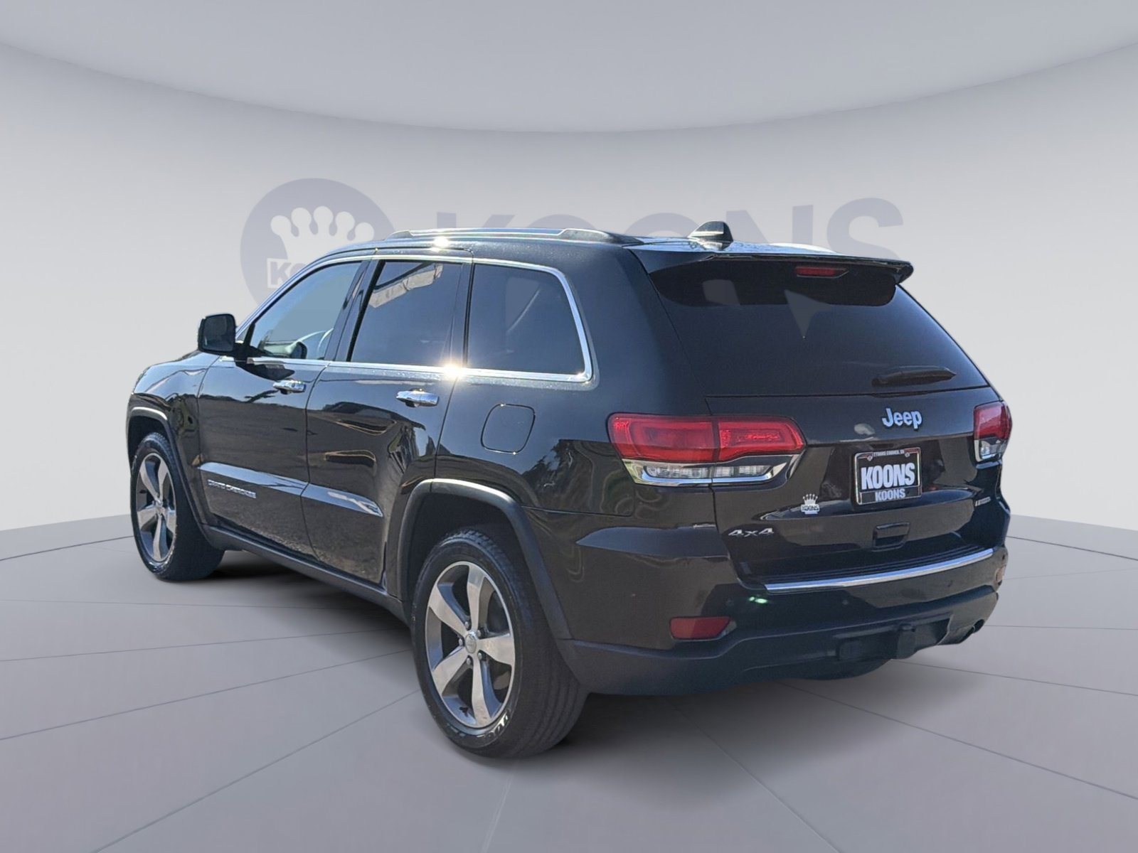 Used 2015 Jeep Grand Cherokee Limited w/ Luxury Group II image 4
