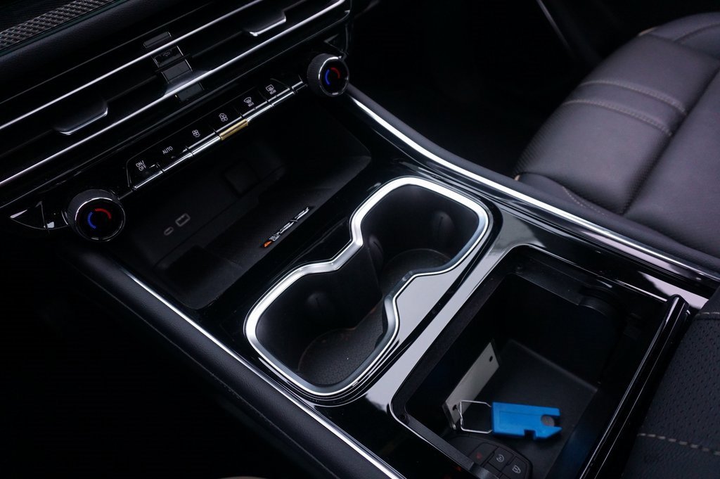 Certified 2025 Chevrolet Traverse High Country image 17