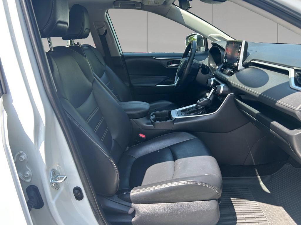 Used 2019 Toyota RAV4 XLE Premium w/ Cold Weather Package AWD/4WD image 17