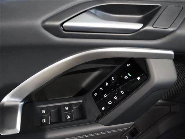 Used 2025 Audi Q5 Premium w/ Convenience Package image 11