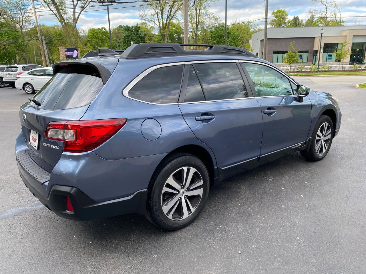 Used 2018 Subaru Outback 2.5i Limited AWD/4WD image 4