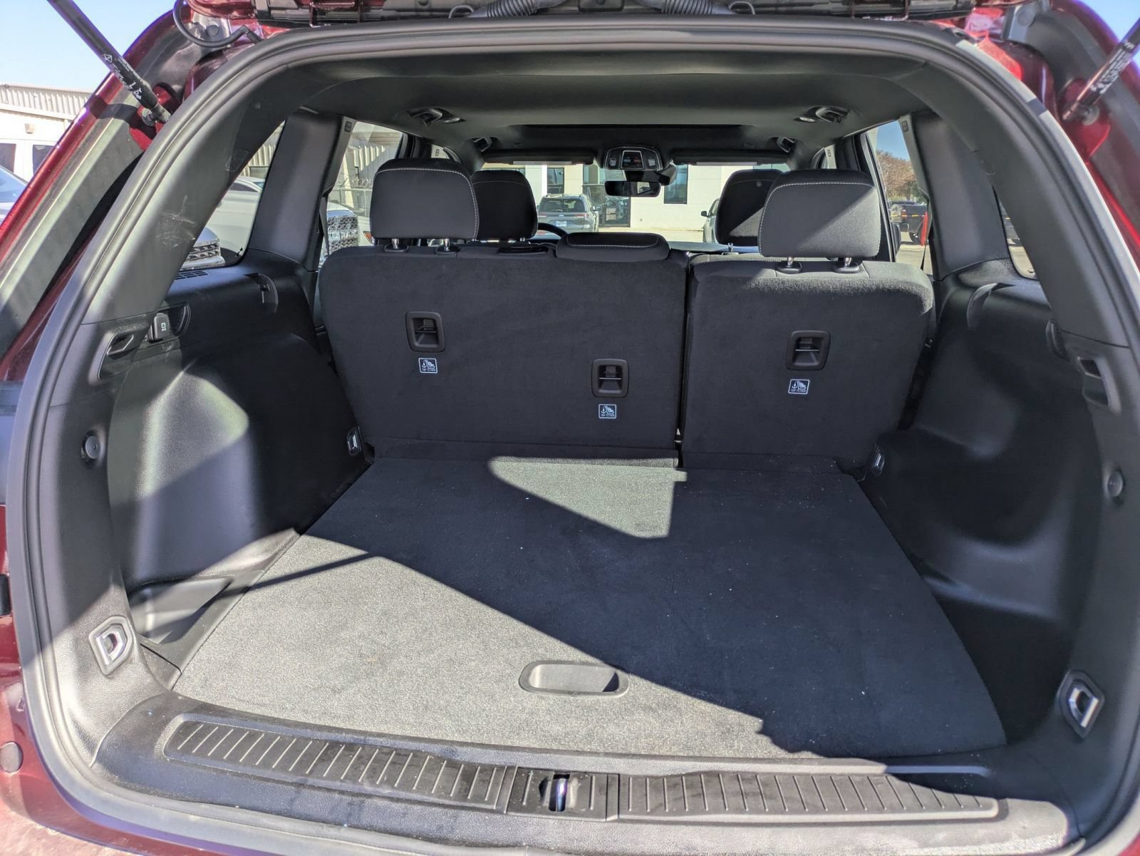 Used 2025 Jeep Grand Cherokee Laredo X RWD image 22