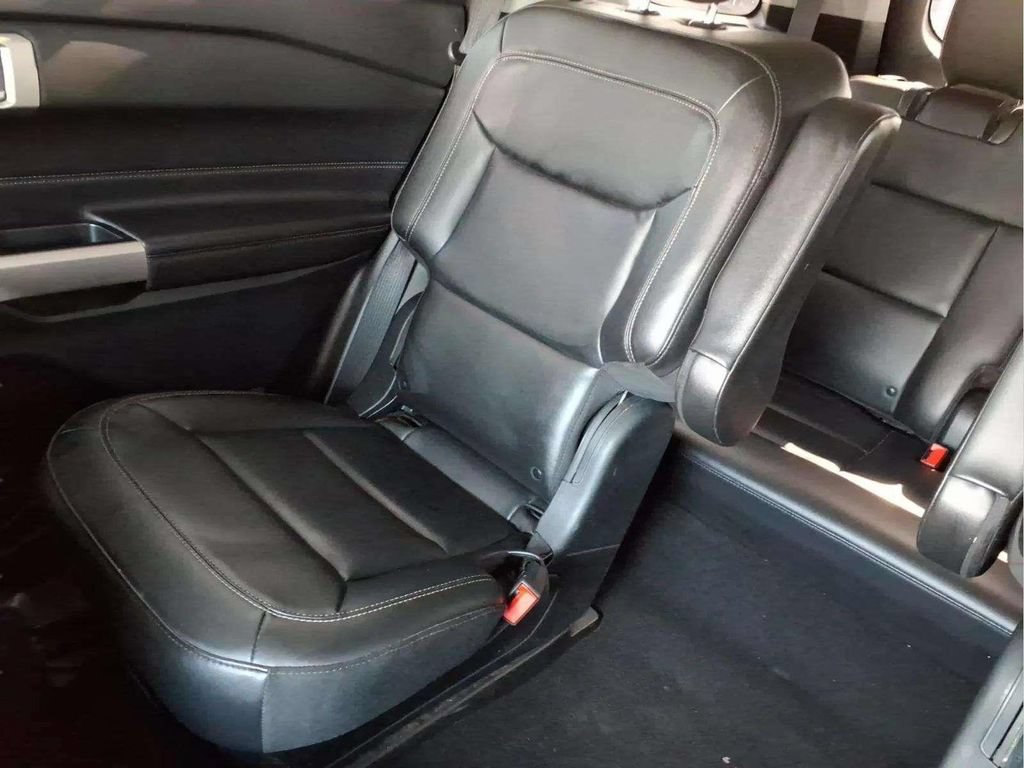 Used 2023 Ford Explorer XLT w/ Equipment Group 202A RWD image 17