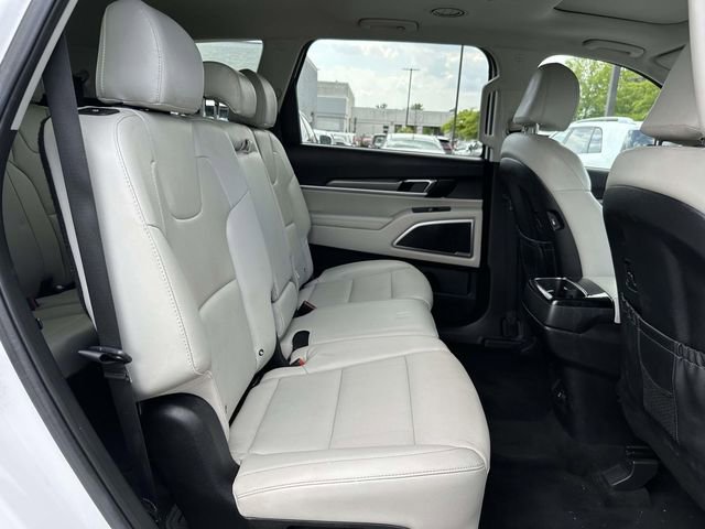 Used 2020 Kia Telluride S w/ S 8 Passenger Seating Package AWD/4WD image 11