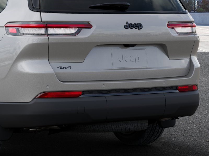 New 2025 Jeep Grand Cherokee L Limited w/ Trailer Tow Package image 13