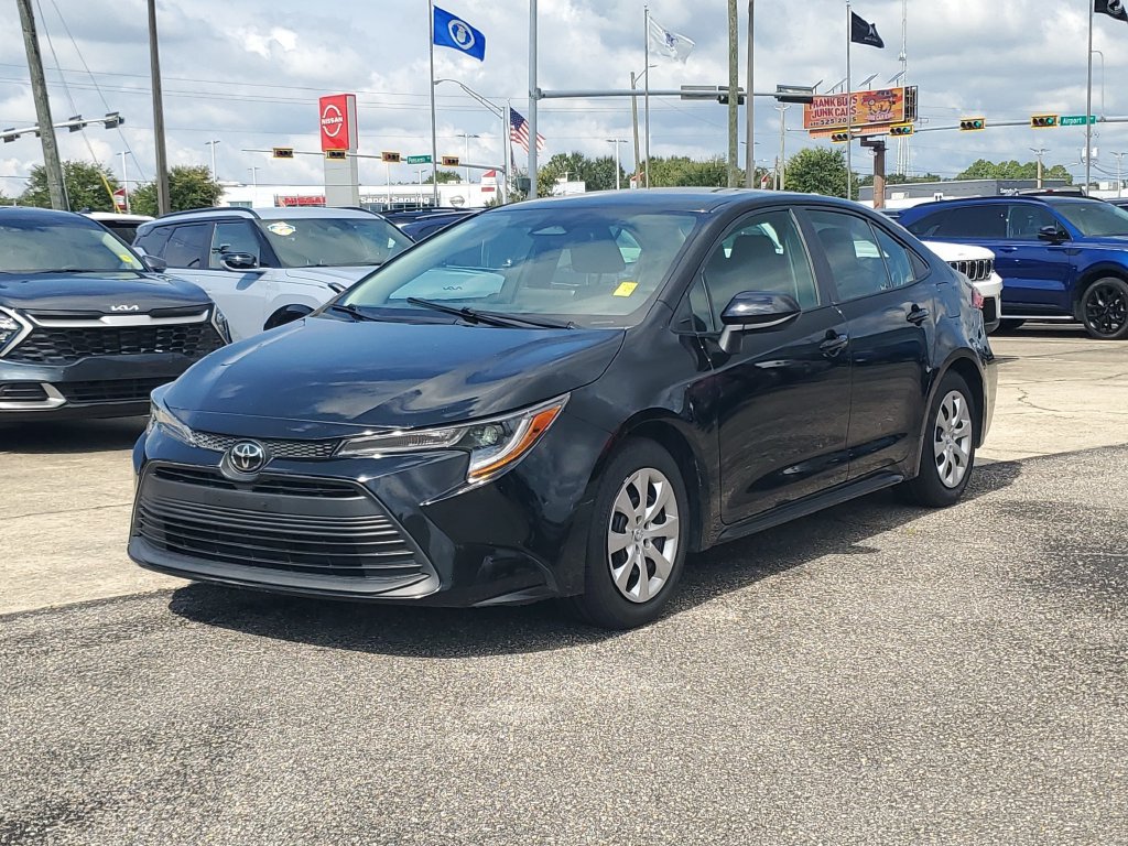 Used 2024 Toyota Corolla LE FWD image 2