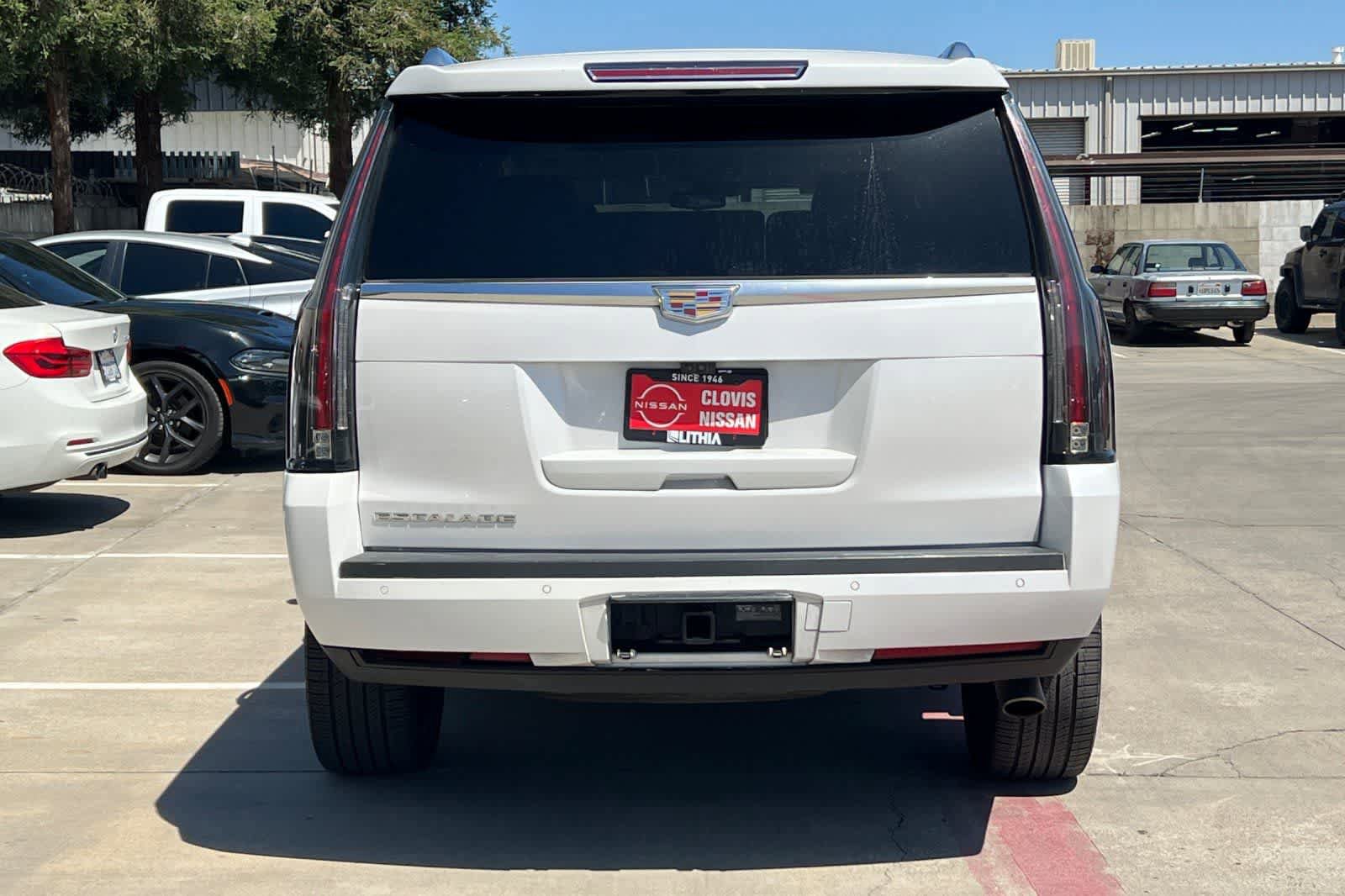 Used 2020 Cadillac Escalade Luxury AWD/4WD image 8