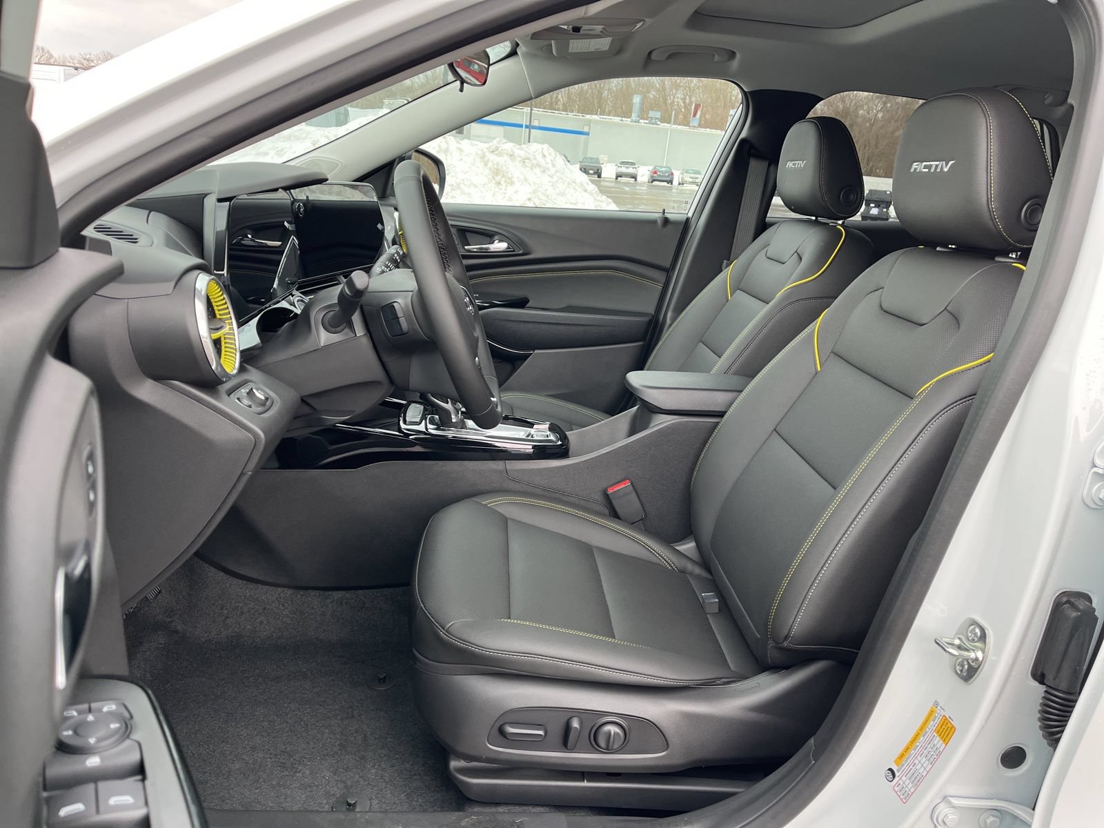 New 2026 Chevrolet Trax ACTIV w/ Sunroof Package FWD image 17