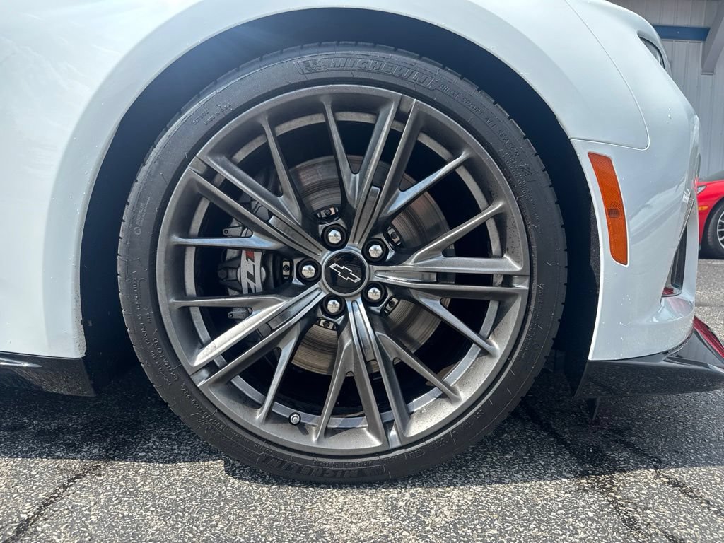 Used 2018 Chevrolet Camaro ZL1 RWD image 21
