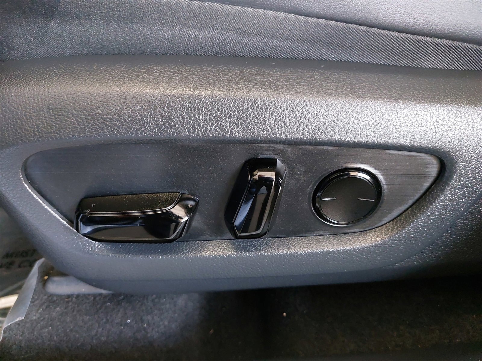 Used 2025 Lexus NX 350h AWD w/ Premium Package image 32