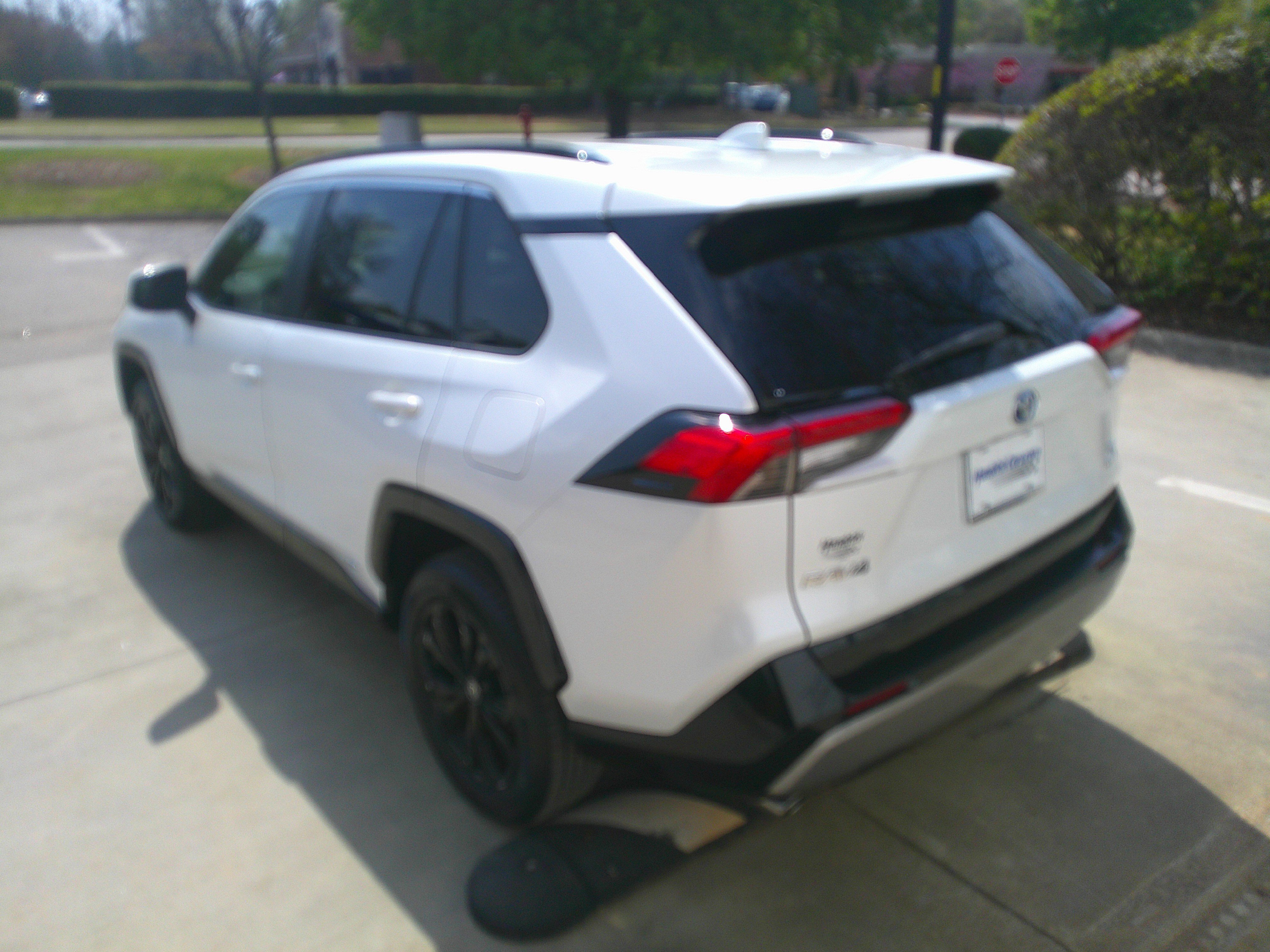 Used 2023 Toyota RAV4 SE w/ Convenience Package image 9