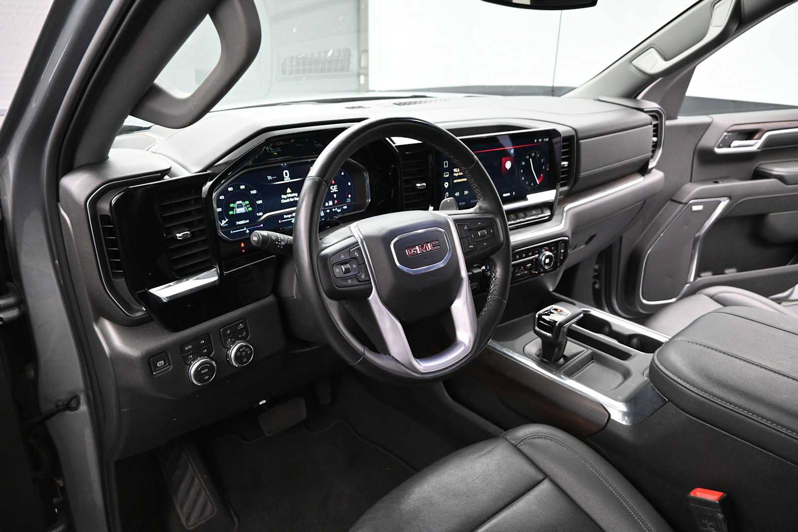 Used 2024 GMC Sierra 1500 SLT w/ SLT Premium Plus Package AWD/4WD image 10