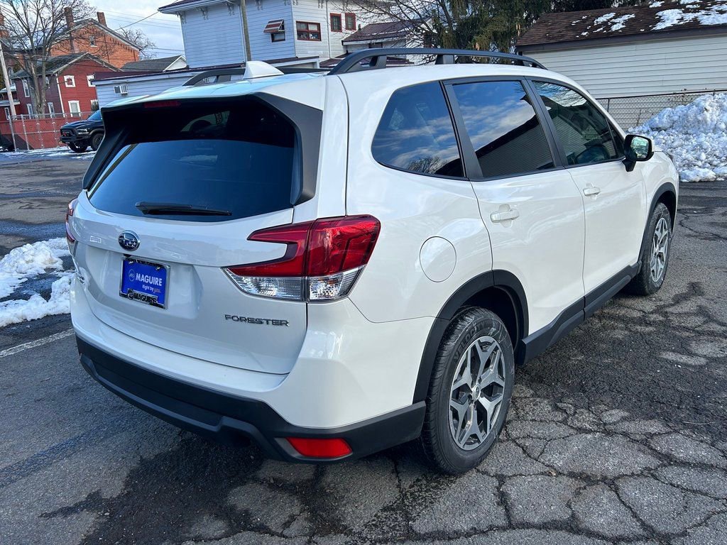 Used 2022 Subaru Forester Premium image 7