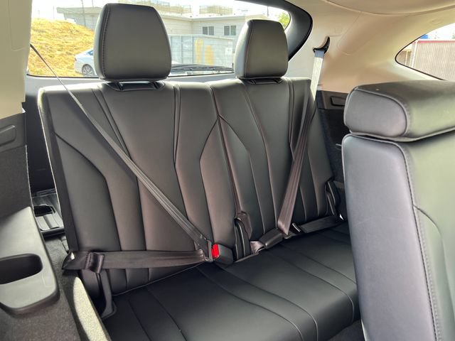 Used 2023 Acura MDX SH-AWD image 12