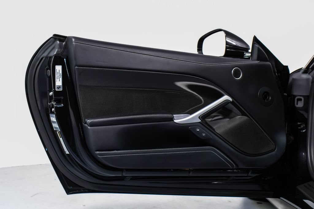 Used 2014 Ferrari F12 Berlinetta RWD image 34