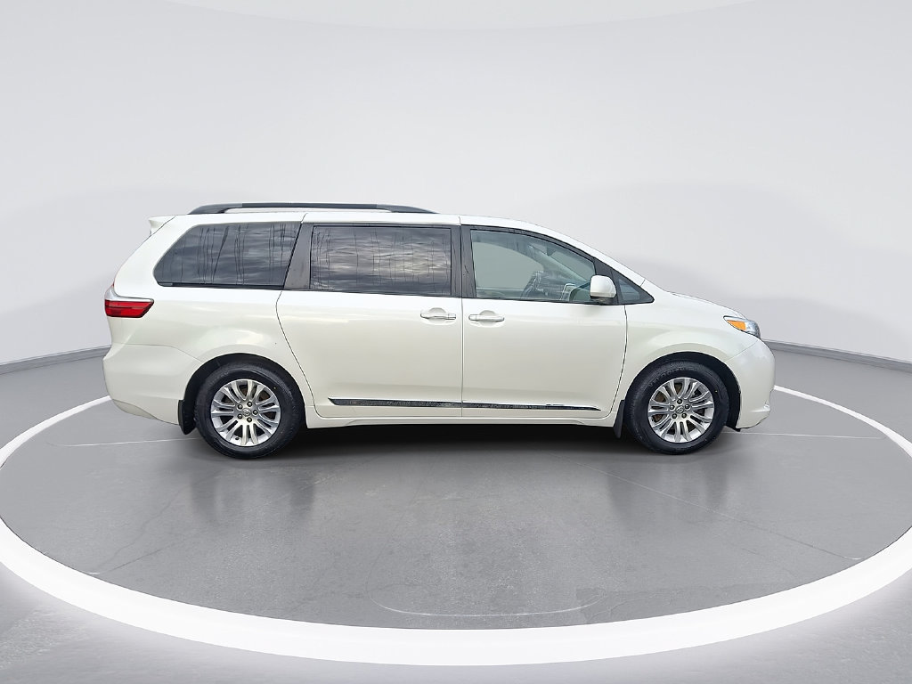 Used 2017 Toyota Sienna XLE w/ XLE Navigation Package FWD image 11