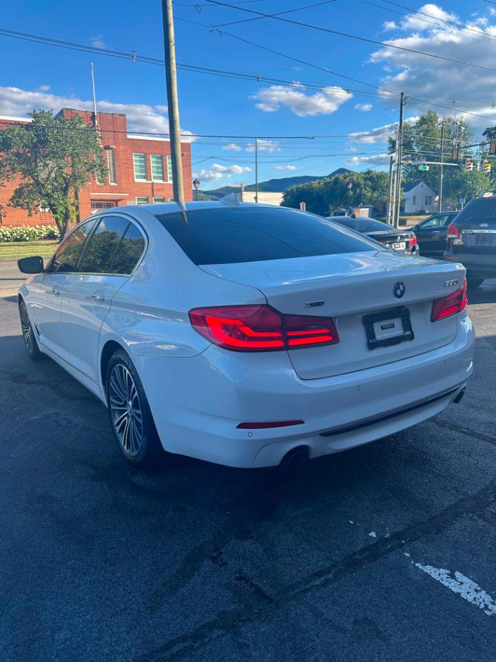 Used 2018 BMW 530i xDrive w/ Premium Package AWD/4WD image 3