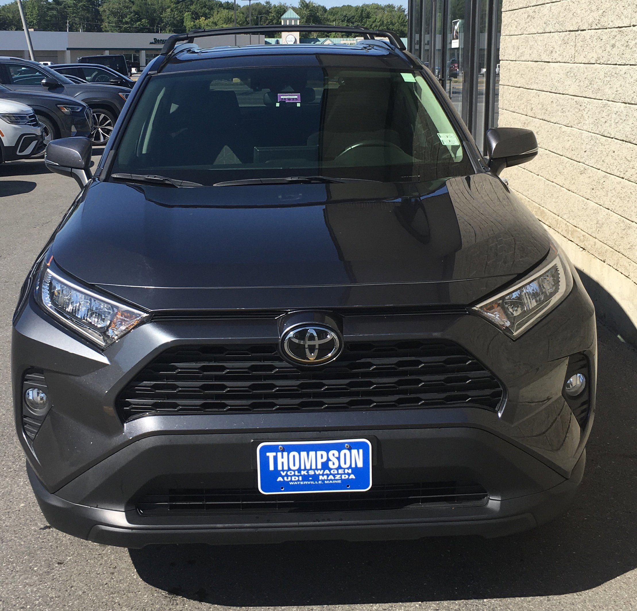 Used 2020 Toyota RAV4 XLE w/ Convenience Package AWD/4WD image 2