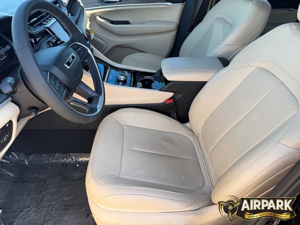 New 2023 Jeep Grand Cherokee 4WD 4xe w/ Luxury Tech Group II image 12