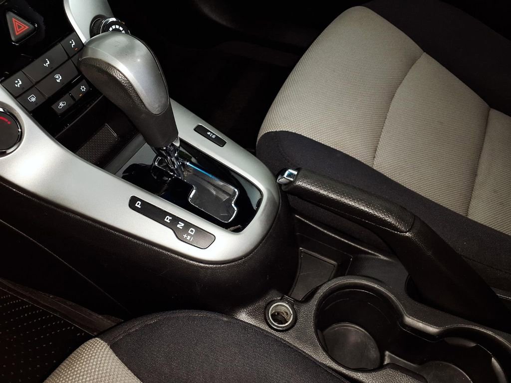 Used 2014 Chevrolet Cruze LS FWD image 20