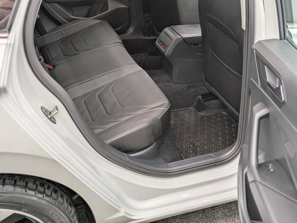 Used 2024 Volkswagen Jetta SEL image 22