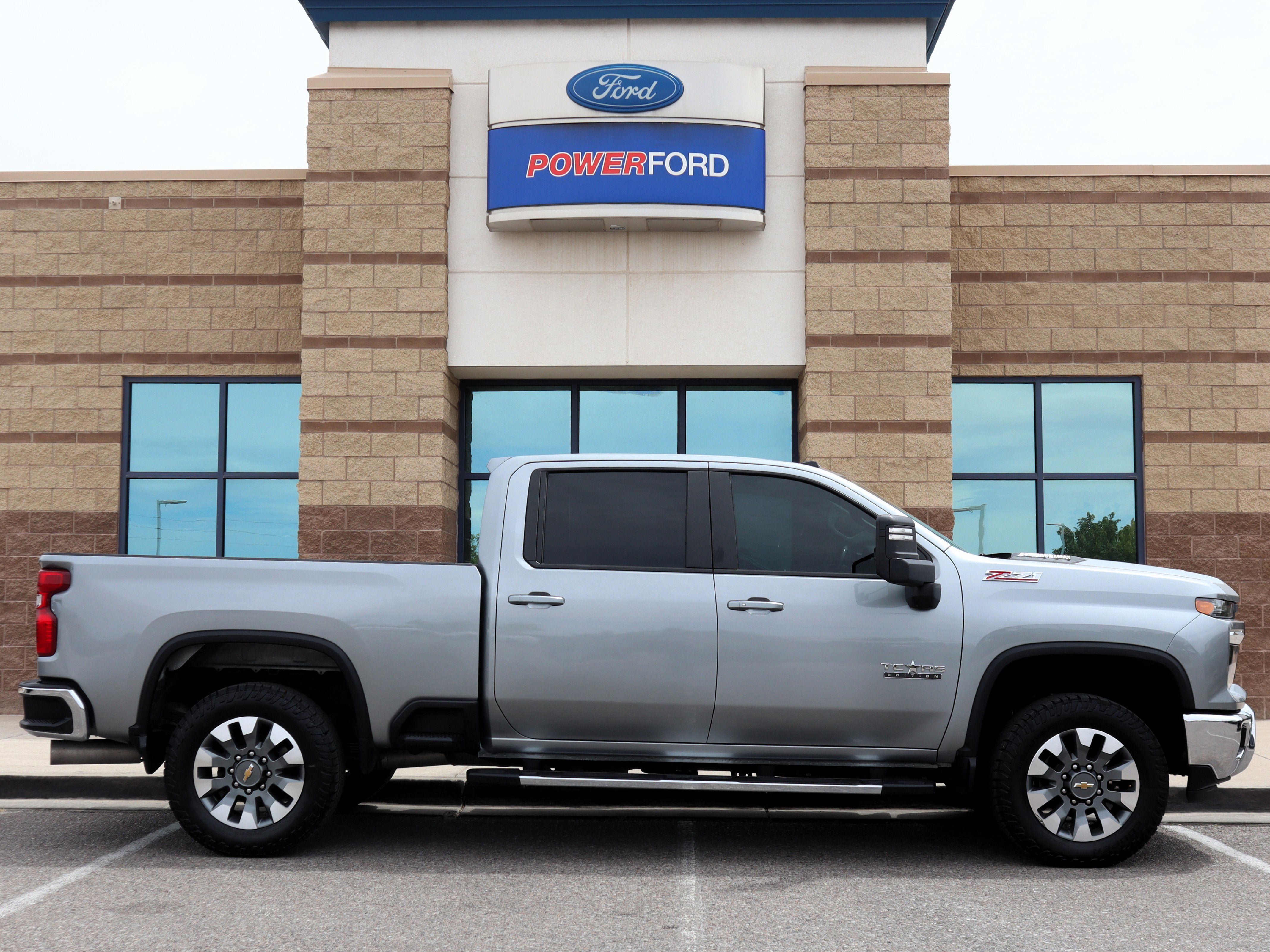 Used 2025 Chevrolet Silverado 2500 LT w/ Texas Edition AWD/4WD image 5