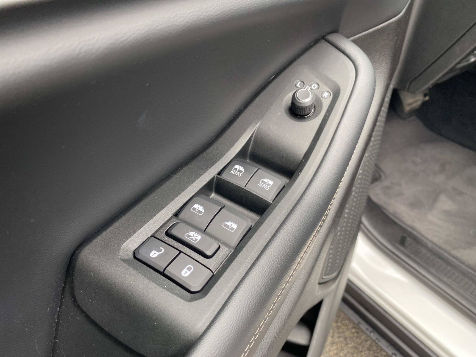 Used 2024 Jeep Grand Cherokee Limited w/ Black Appearance Package AWD/4WD image 24