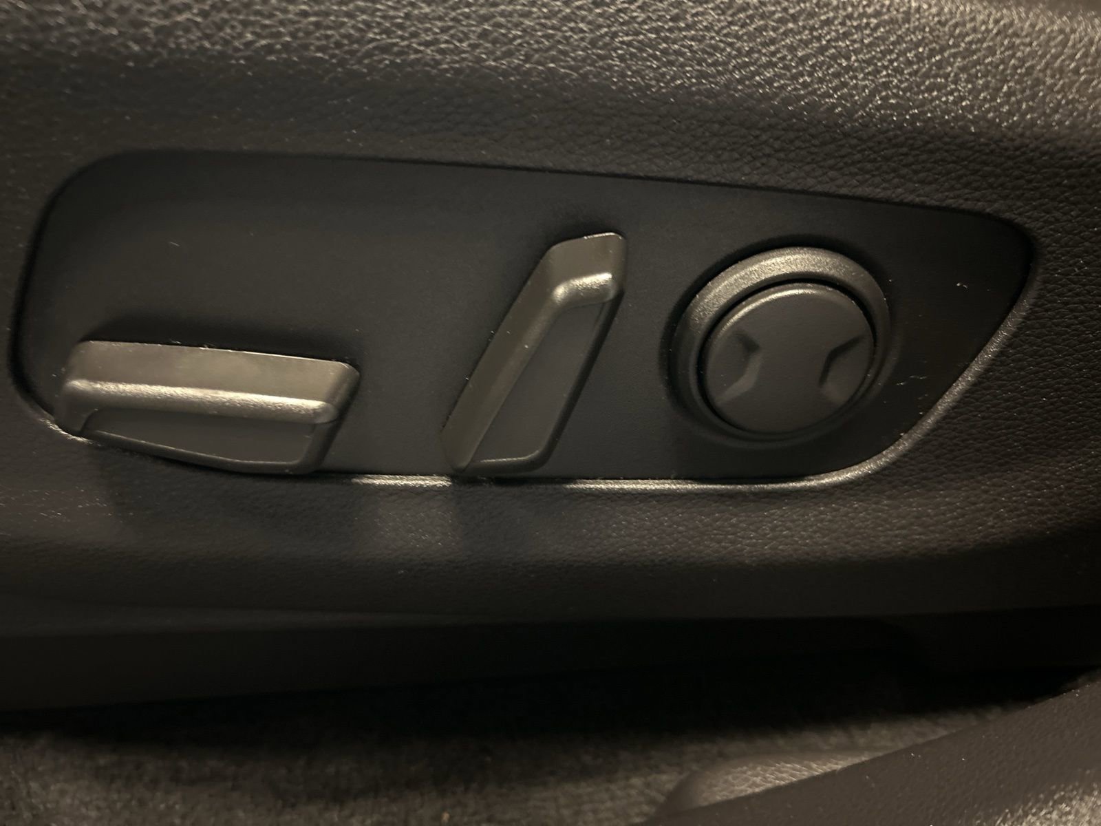 Certified 2024 Kia Carnival EX image 22