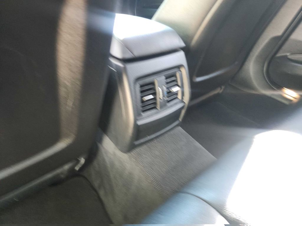 Used 2015 BMW 320i xDrive Sedan image 25
