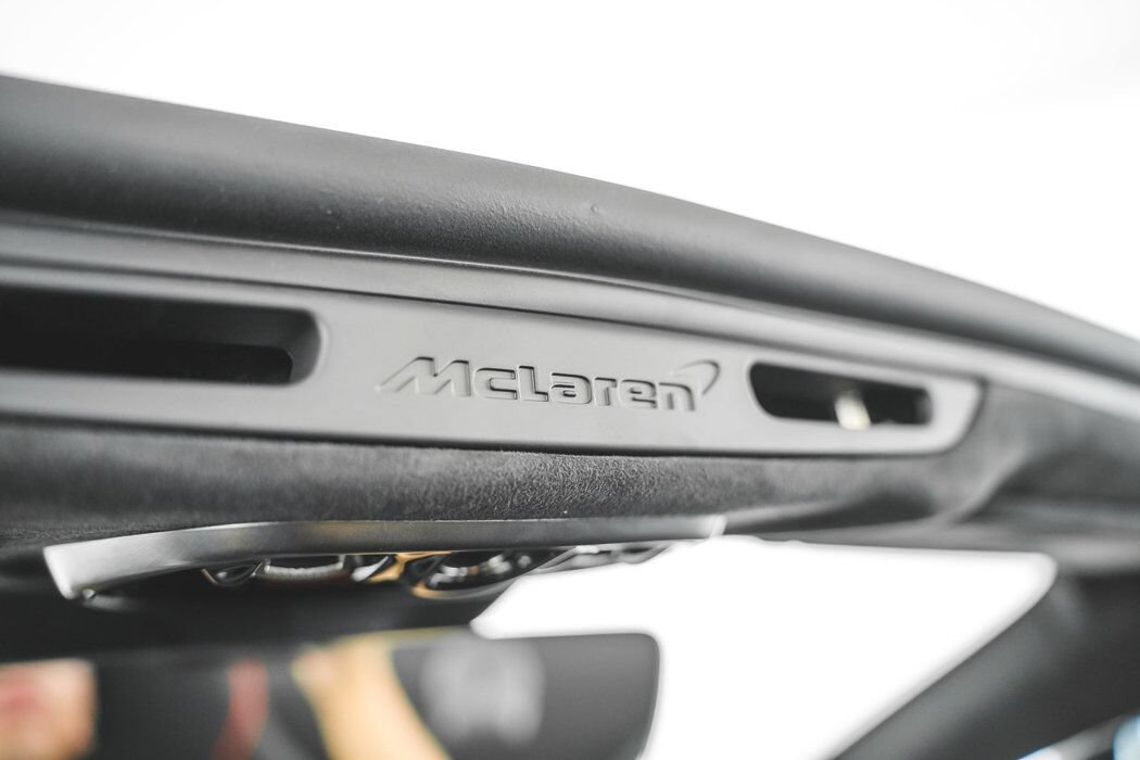 Used 2025 McLaren Artura Spider RWD image 24