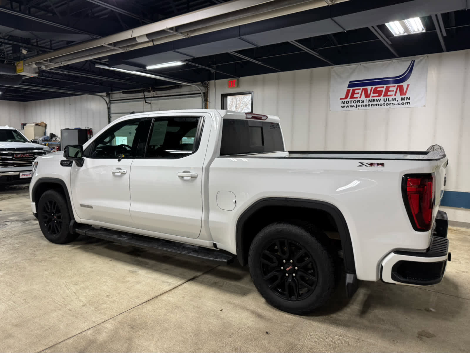 Certified 2024 GMC Sierra 1500 Elevation w/ Preferred Package image 6