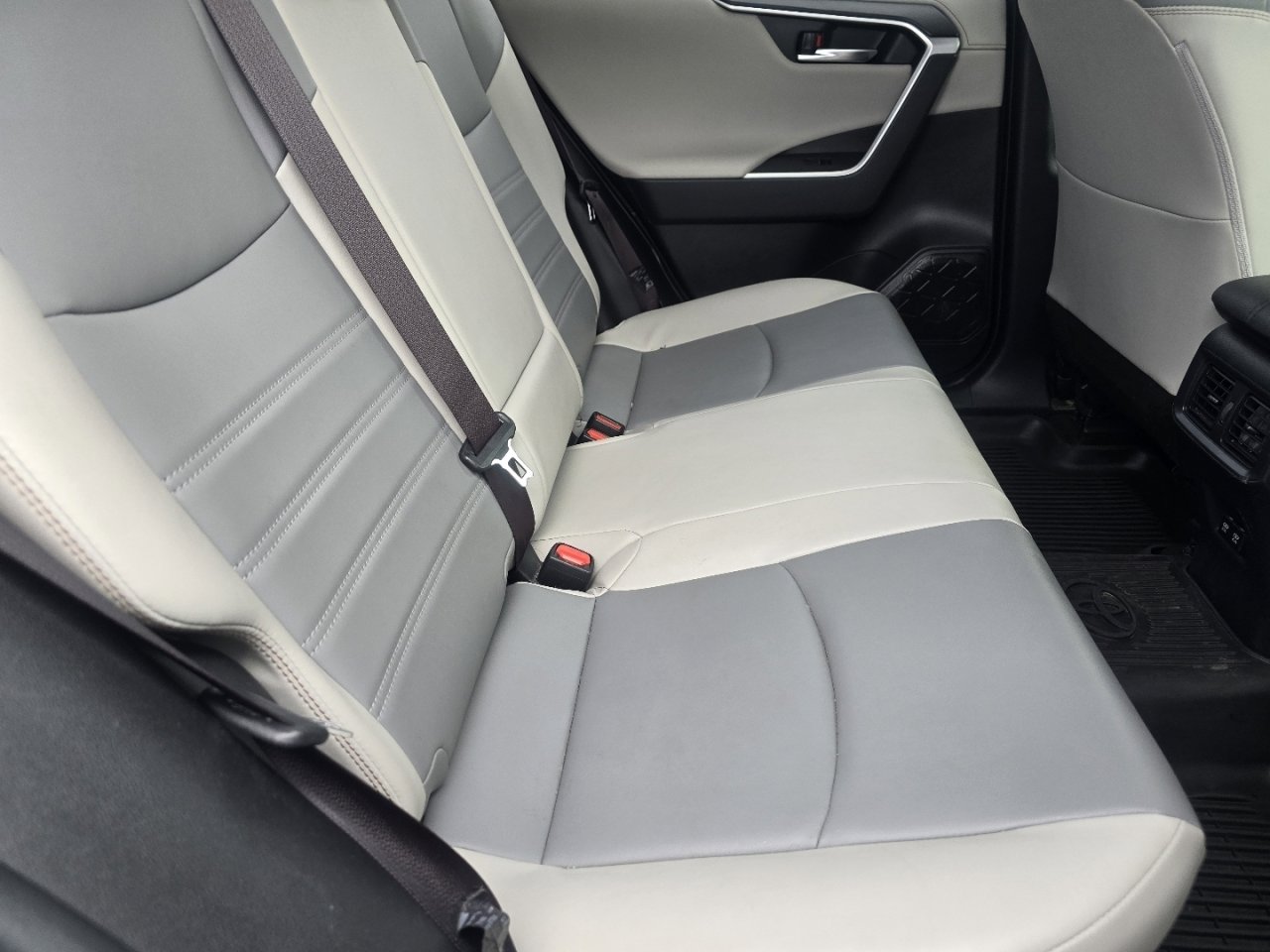 Used 2019 Toyota RAV4 Limited image 11