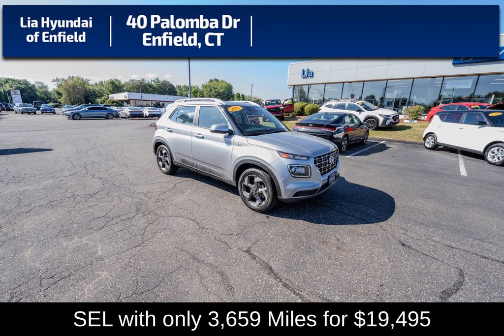 Used 2024 Hyundai Venue SEL image 1