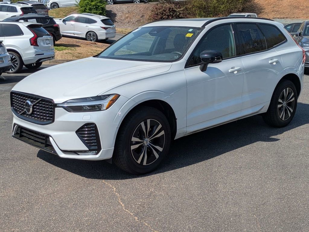 Used 2024 Volvo XC60 B5 Core AWD/4WD image 2