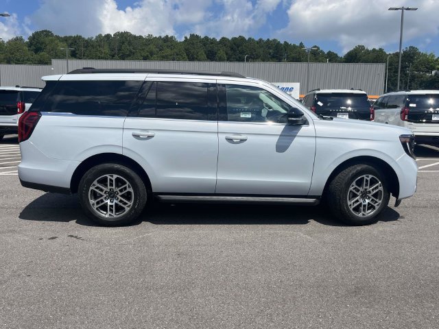 New 2026 Ford Expedition Active AWD/4WD image 2