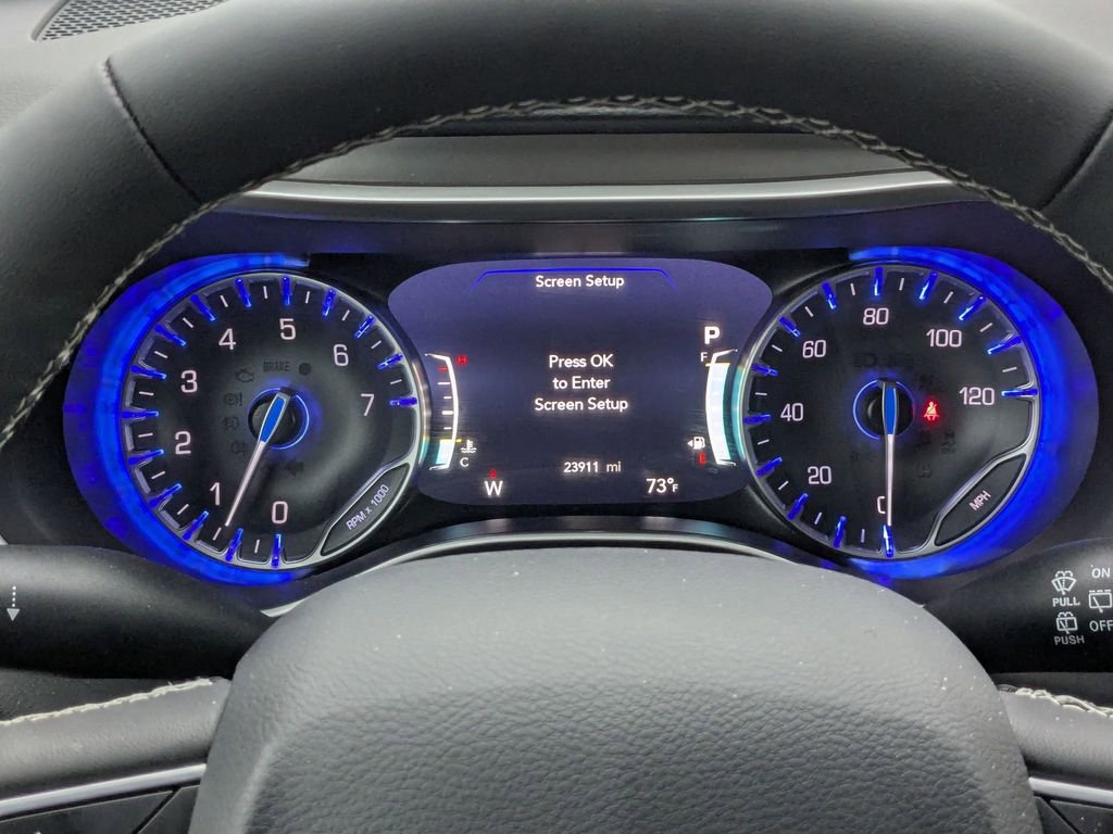 Used 2025 Chrysler Pacifica Select image 18