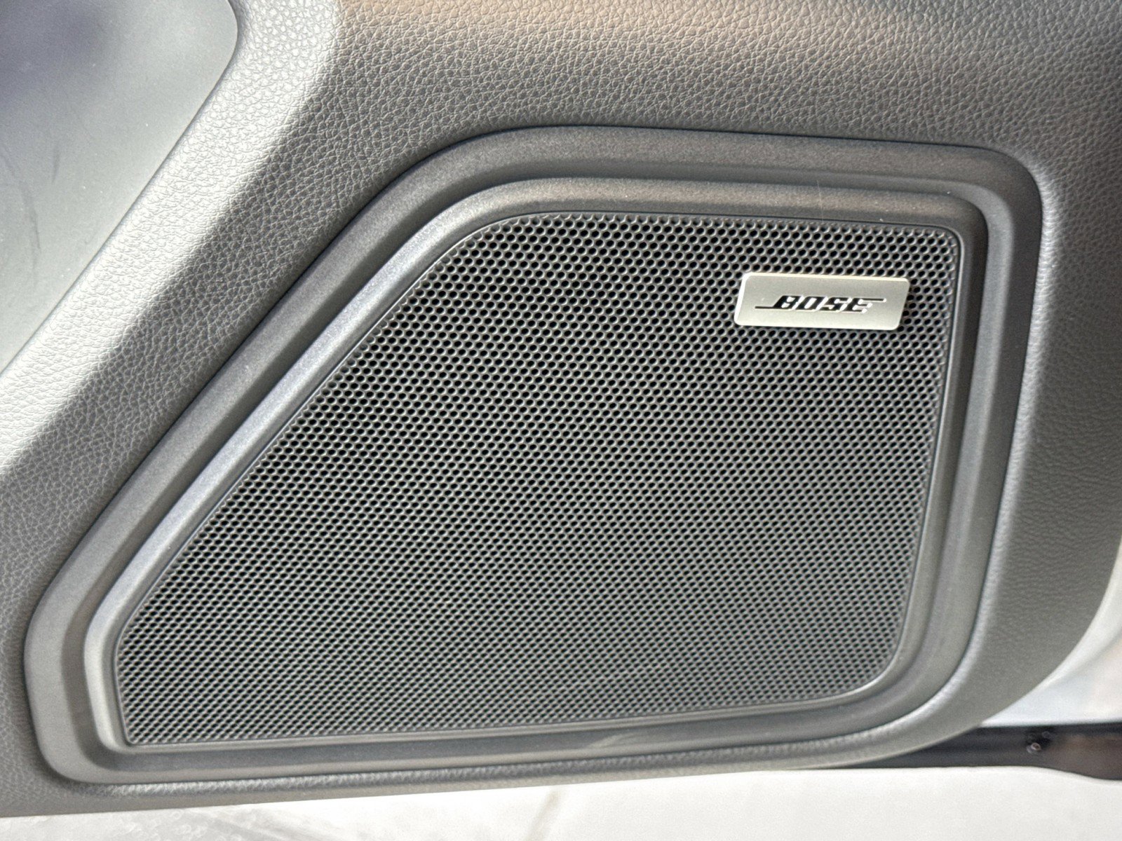 Certified 2025 Porsche Macan AWD/4WD image 12