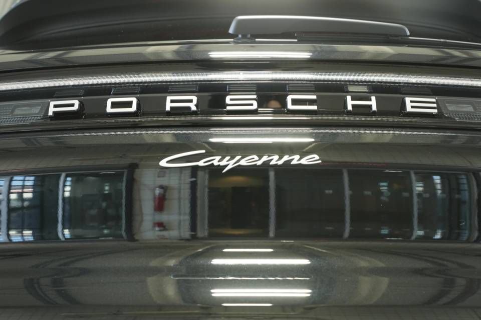 Certified 2026 Porsche Cayenne AWD/4WD image 38