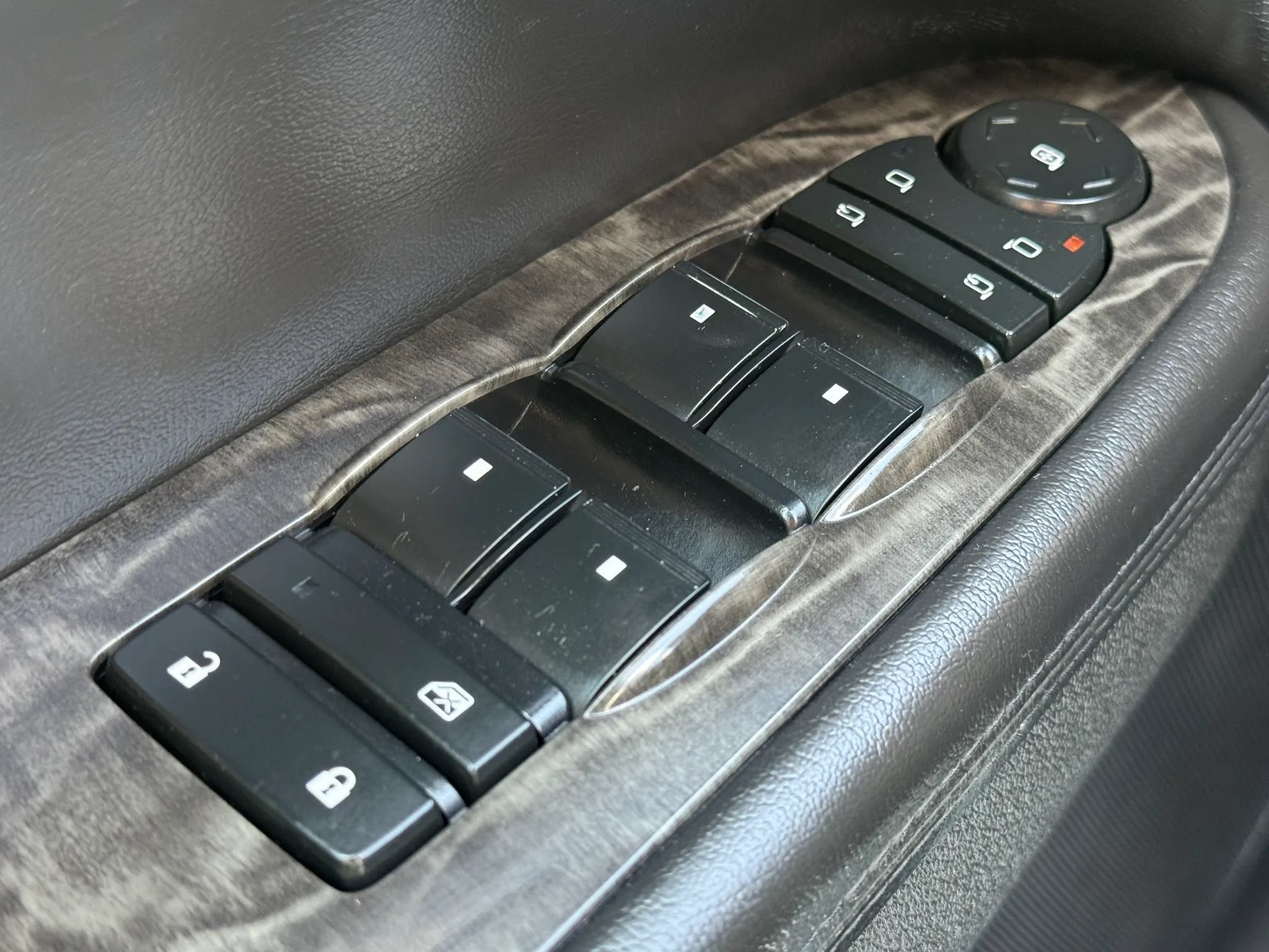 Used 2014 Buick Enclave Premium FWD image 24