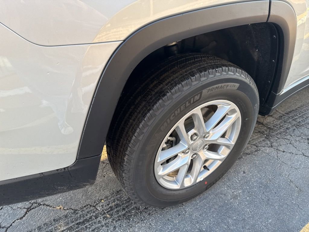 New 2025 Jeep Grand Cherokee L Laredo image 15