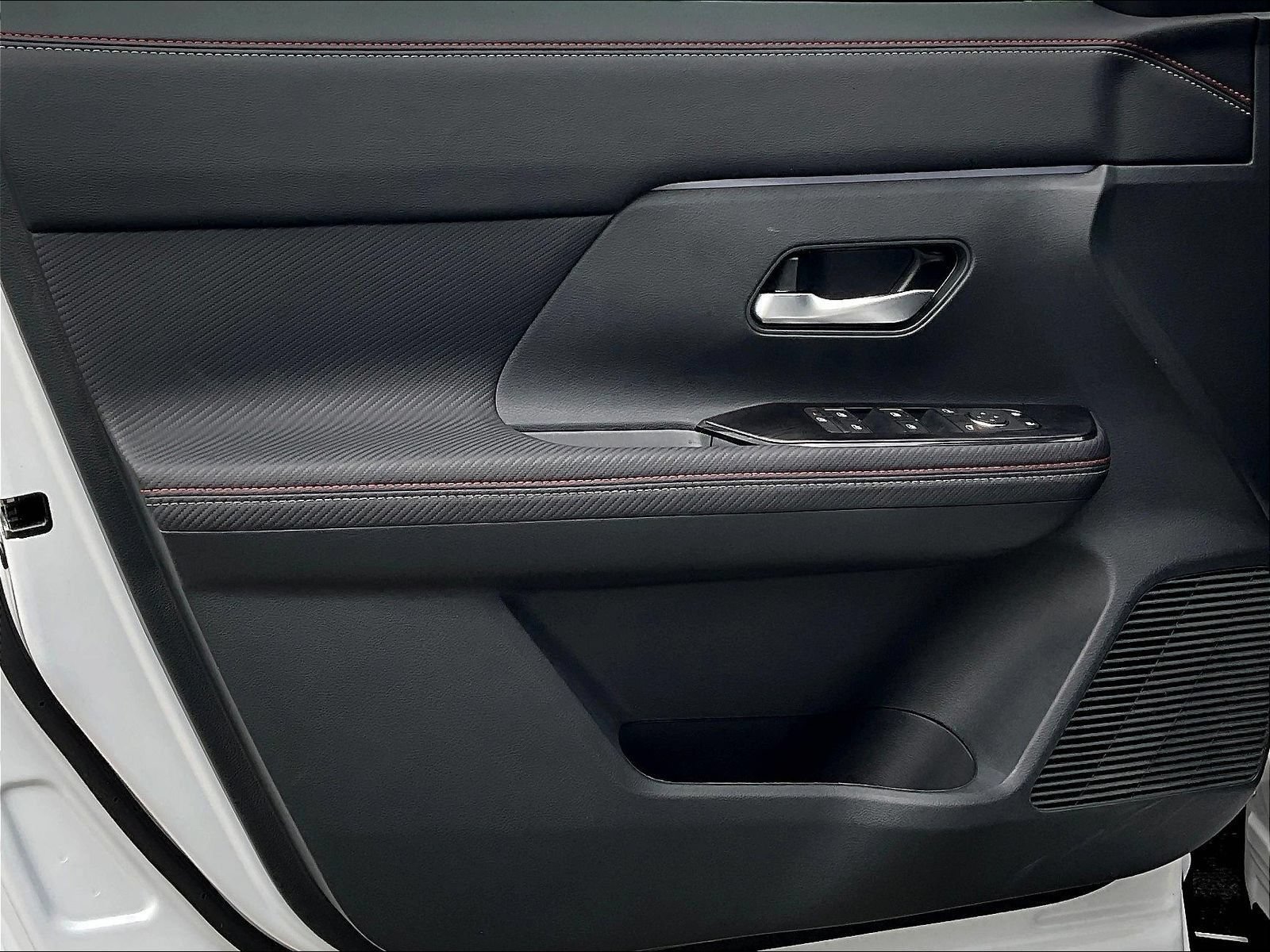 Certified 2025 Nissan Kicks SR FWD image 22