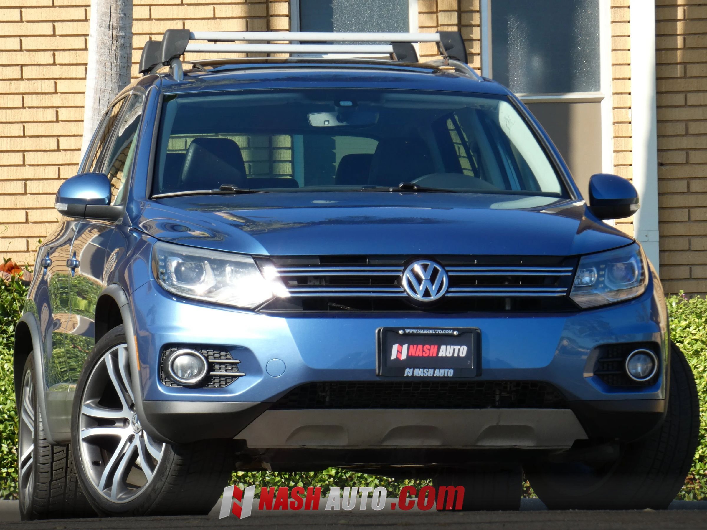 Used 2017 Volkswagen Tiguan SEL FWD image 1