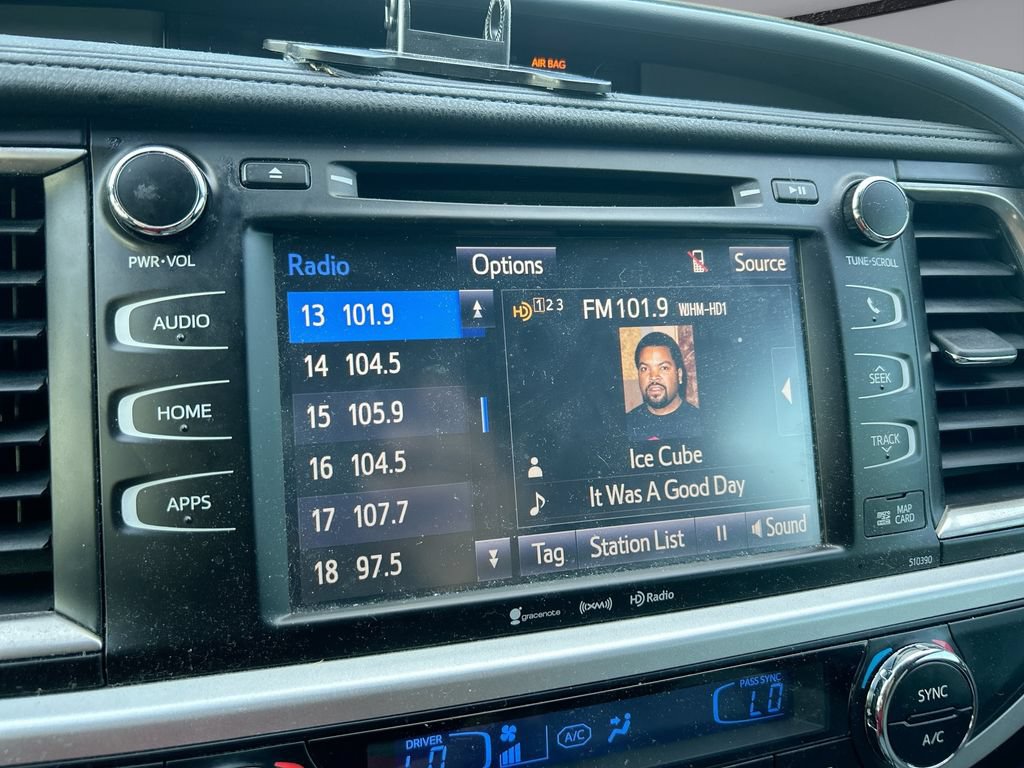 Used 2019 Toyota Highlander XLE FWD image 23