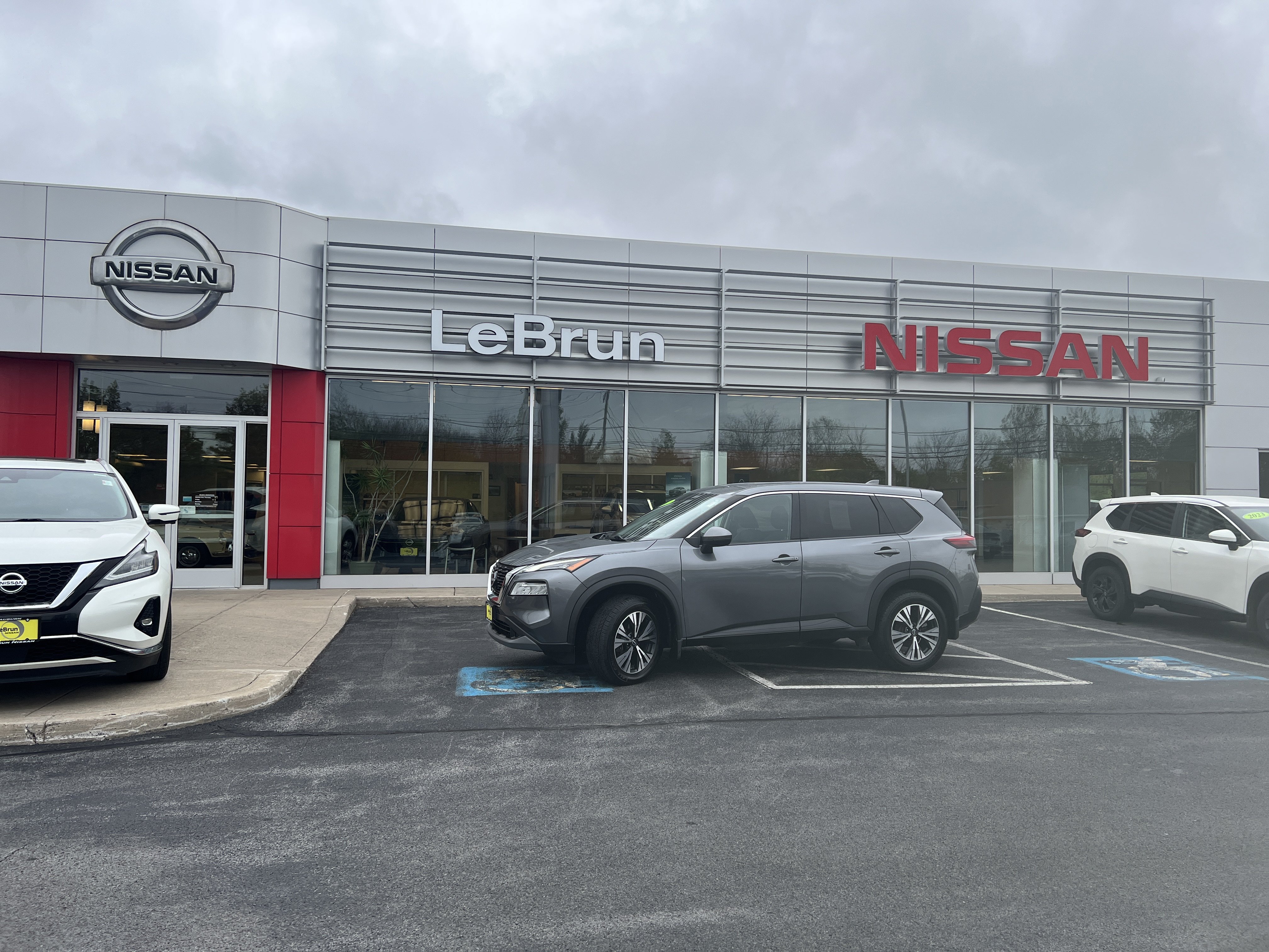 Used 2022 Nissan Rogue SV AWD/4WD image 1