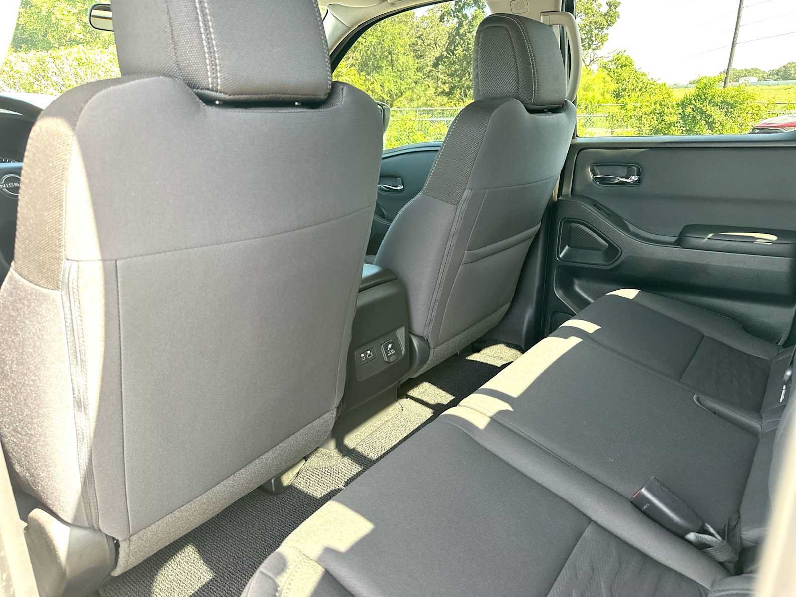 Used 2024 Nissan Frontier SV w/ SV Convenience Package RWD image 24