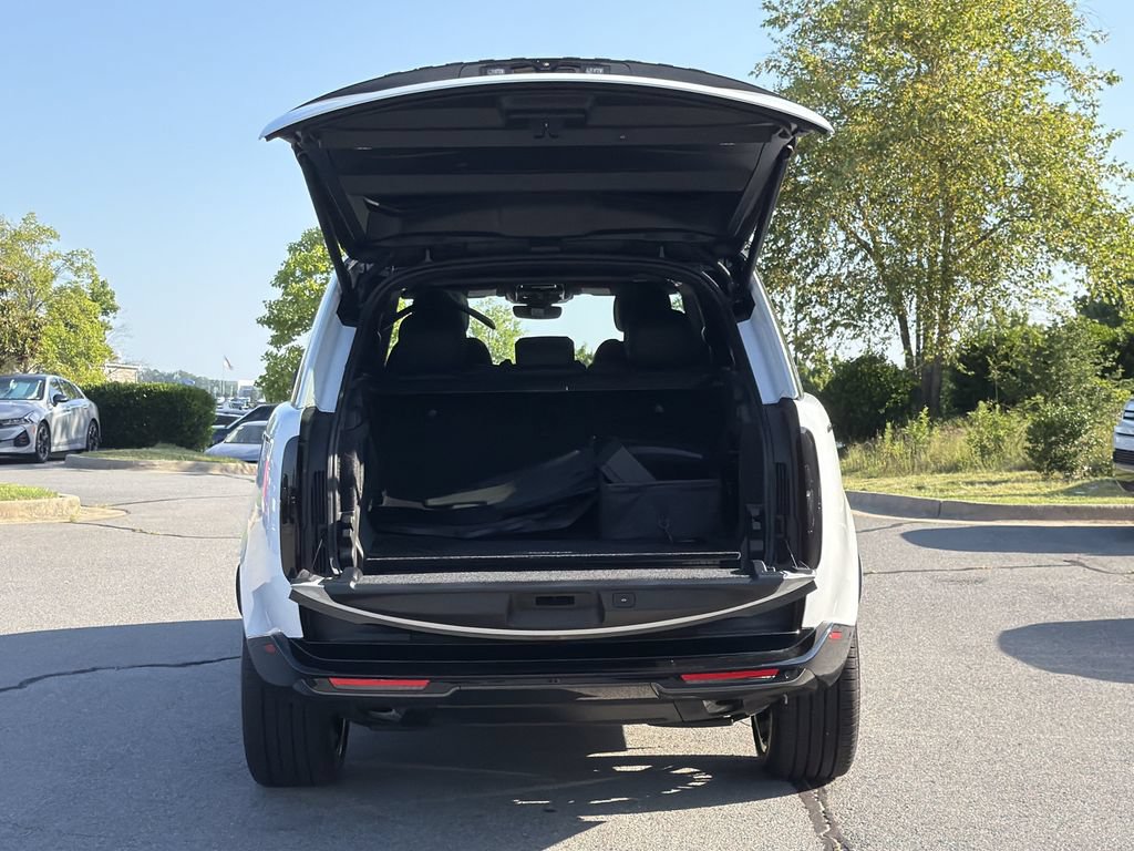 New 2026 Land Rover Range Rover Long Wheelbase SE AWD/4WD image 12